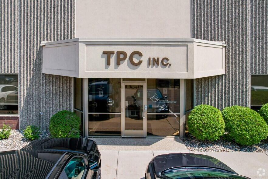 More Photos Of 7250 Hudson Blvd N, Oakdale Light Manufacturing For Lease
