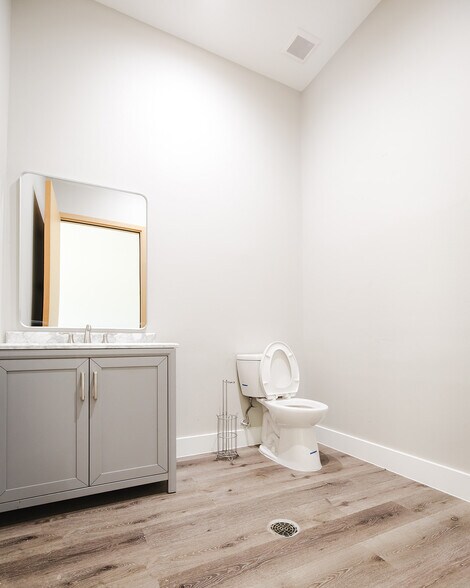 More Photos Of 8525 N Sam Houston Pkwy E, Humble Medical For Sale