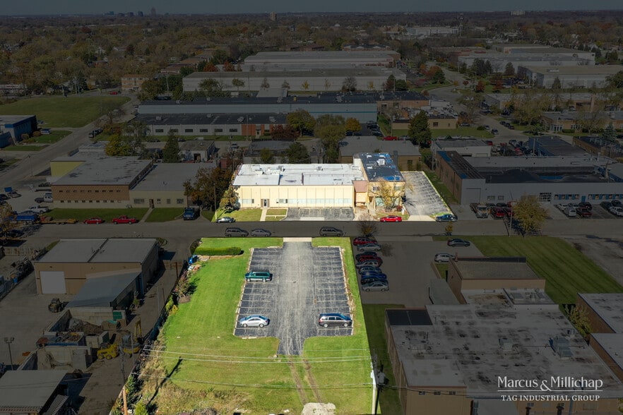 More Photos Of 100 W Industrial Rd, Addison Warehouse For Sale