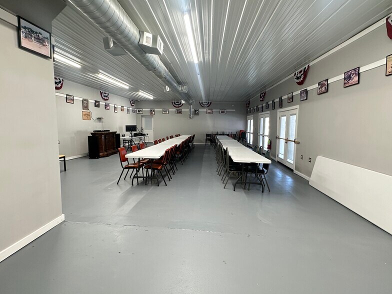 More Photos Of 903 S Sioux St, Okmulgee Light Manufacturing For Sale