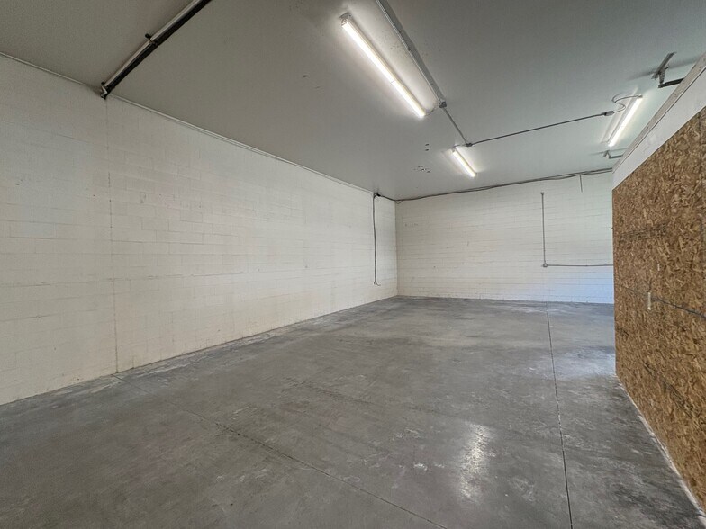 More Photos Of 218 E 50th St, Garden City Warehouse For Lease