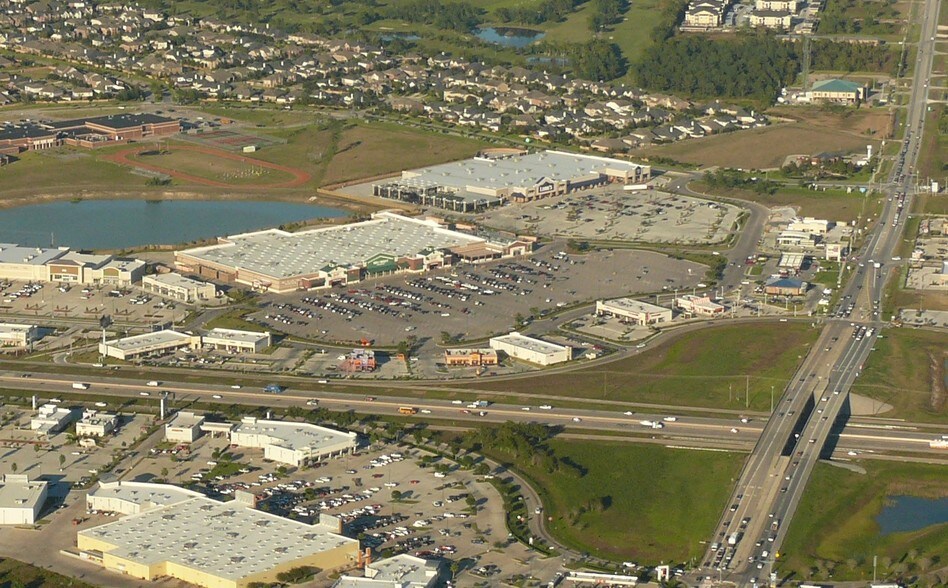 More Photos Of 2910-2920 Gulf Fwy, League City General Retail For Lease
