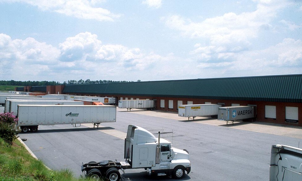 More Photos Of 5003 Terminus Dr, Fairburn Warehouse For Lease