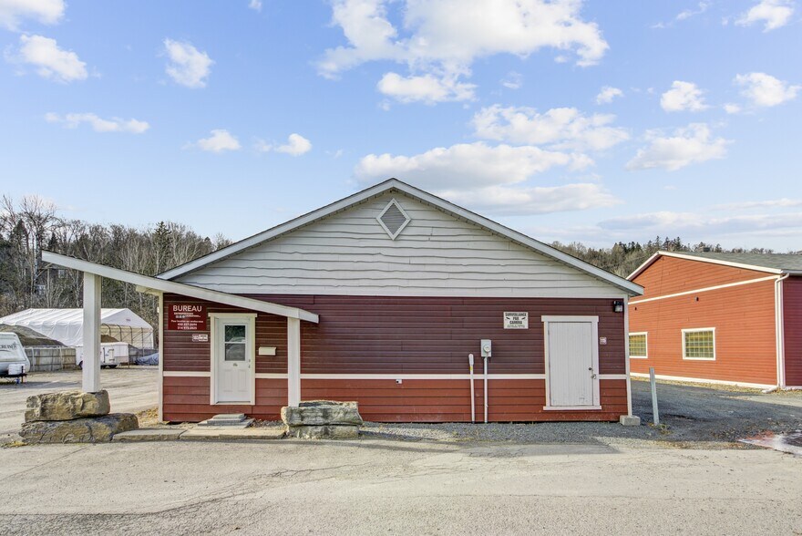 More Photos Of 1550-1560 Rue Michelin, Laval Self Storage For Sale