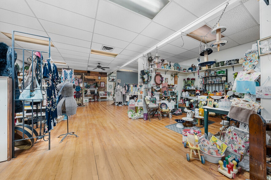 More Photos Of 811 Oregon St, Oshkosh Restaurant For Sale