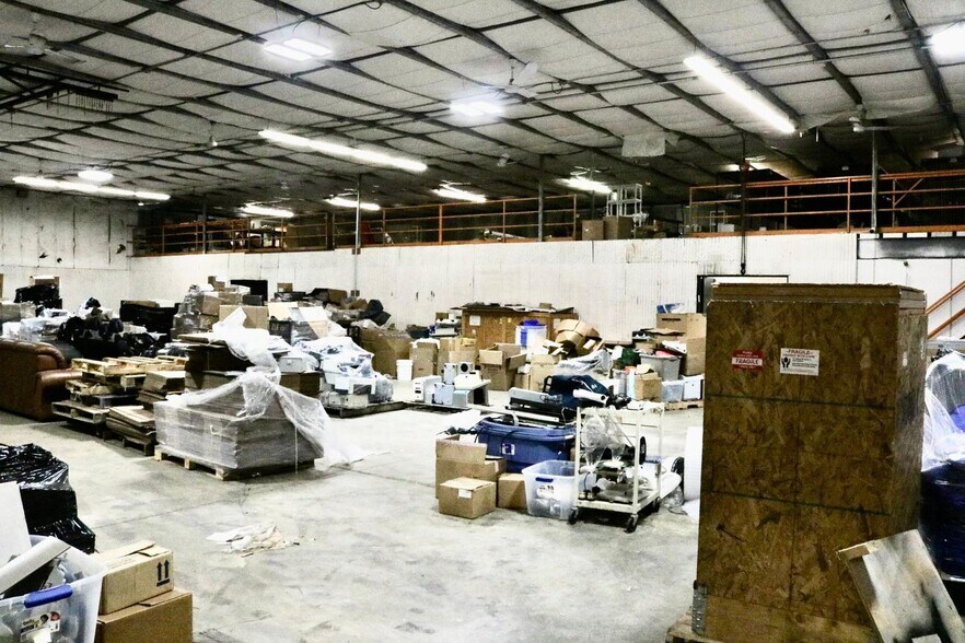 More Photos Of 380 NY-210, Stony Point Warehouse For Lease