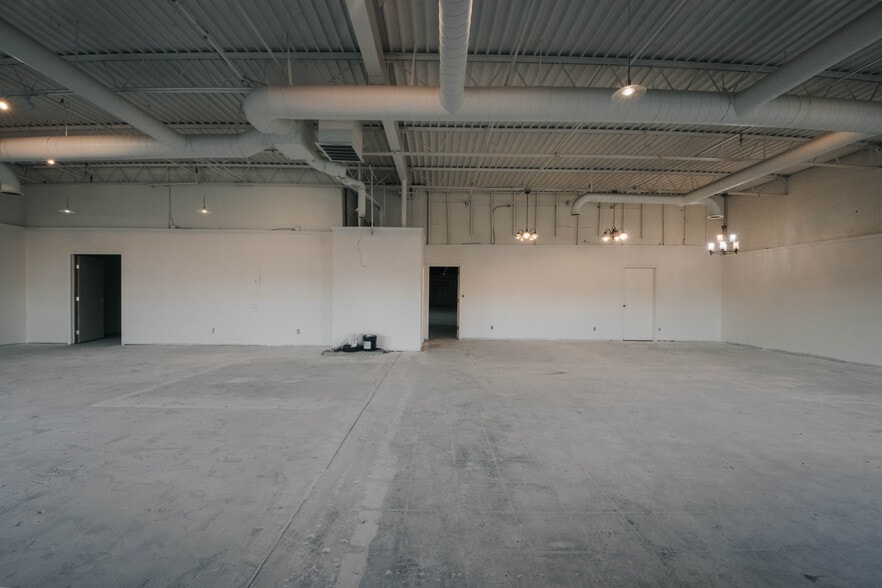 More Photos Of 8532-8548 E 41st St, Tulsa Freestanding For Lease