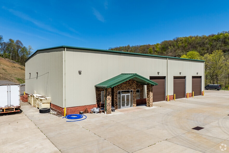 Primary Photo Of 104 Douglas Rd, Sewickley Light Distribution For Sale