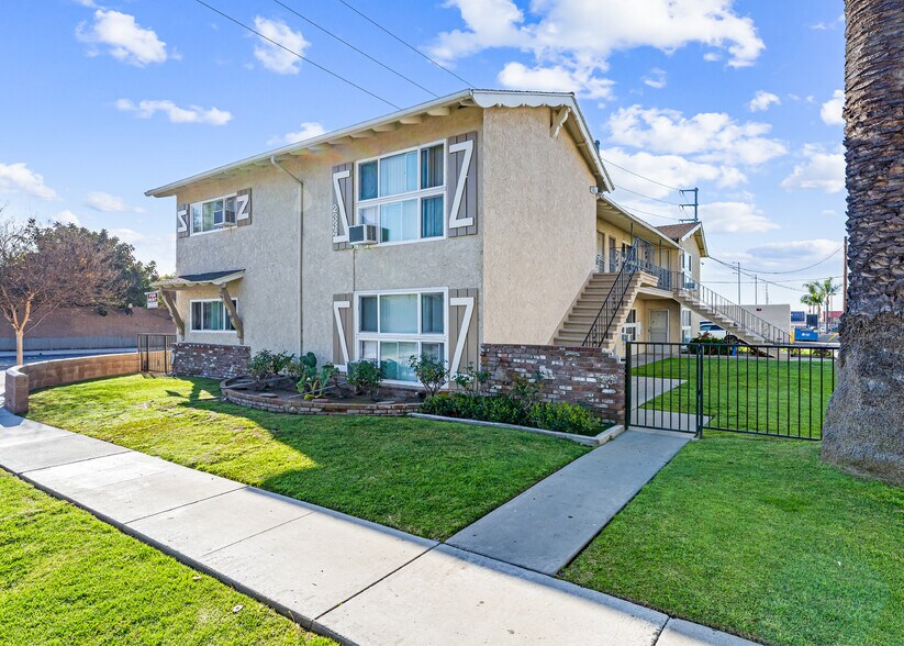 Primary Photo Of 2334 E Santa Fe Ave, Fullerton Apartments For Sale