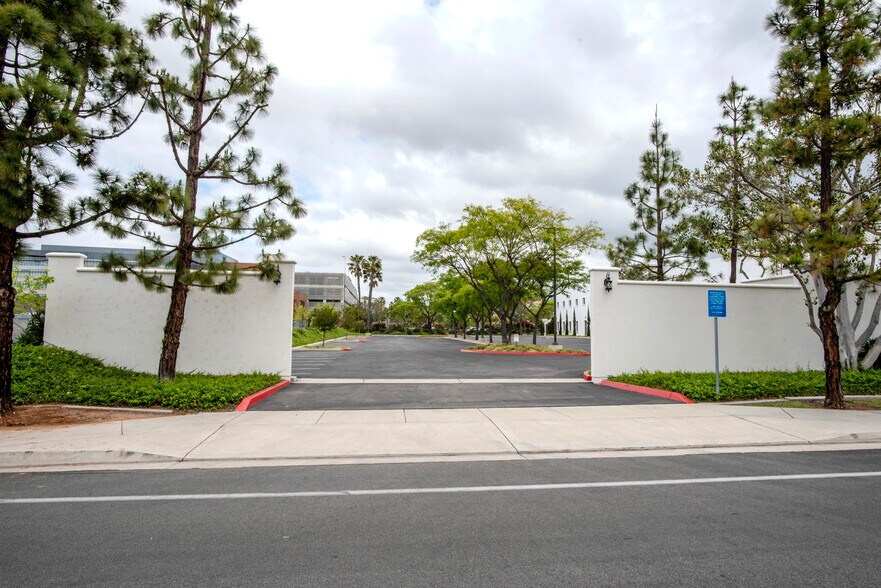 More Photos Of 4650 Overland Ave, San Diego Light Manufacturing For Lease