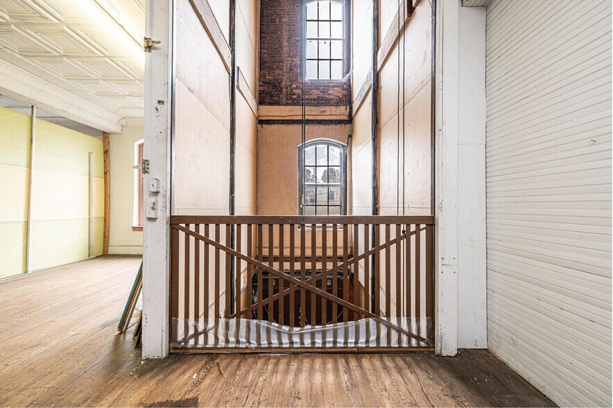 More Photos Of 812 West Ave, Lenoir Storefront Retail Office For Sale