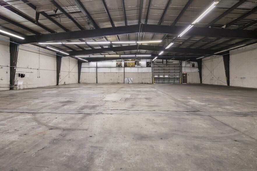 More Photos Of 131 Pepsi Ln, Fayetteville Distribution For Lease