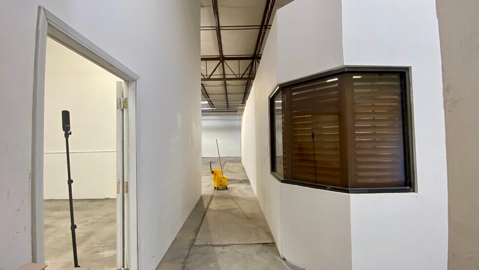 More Photos Of 11020 Argal Ct, El Paso Warehouse For Sale