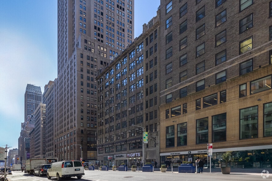 More Photos Of 526 Seventh Ave, New York Office For Lease