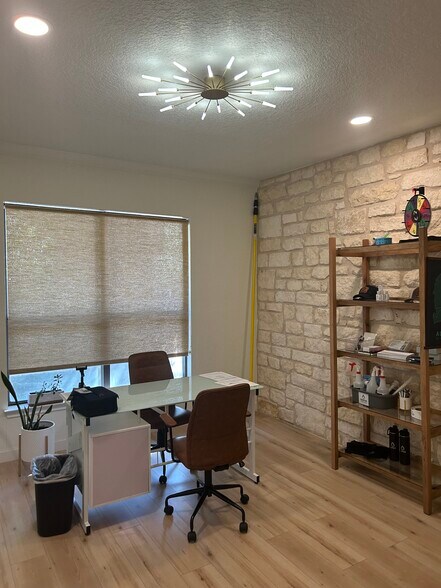 More Photos Of 4131 Spicewood Springs Rd, Austin Unknown For Lease