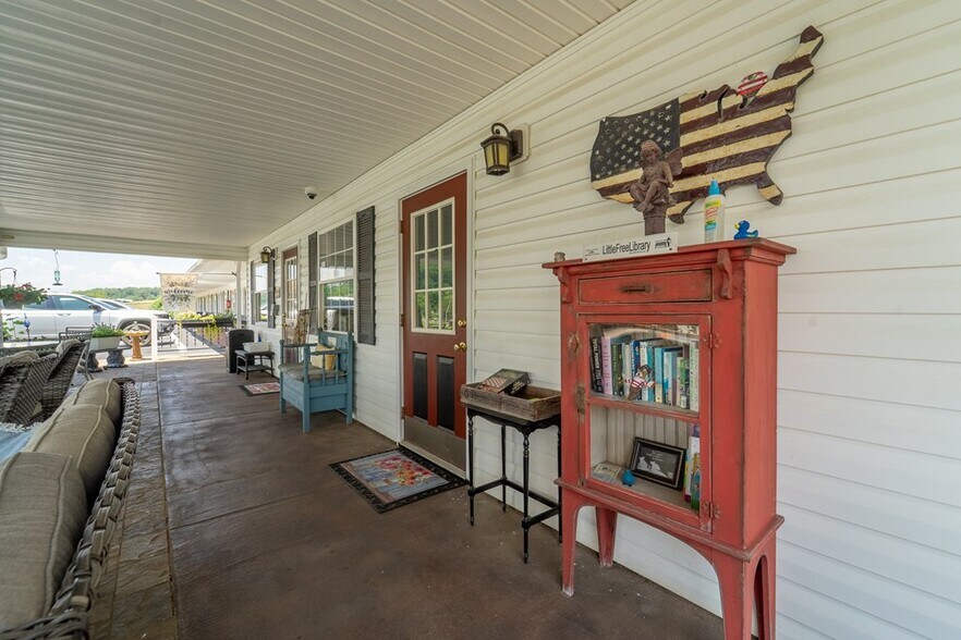 More Photos Of 40 Chatuge Ln, Hayesville Hotel For Sale