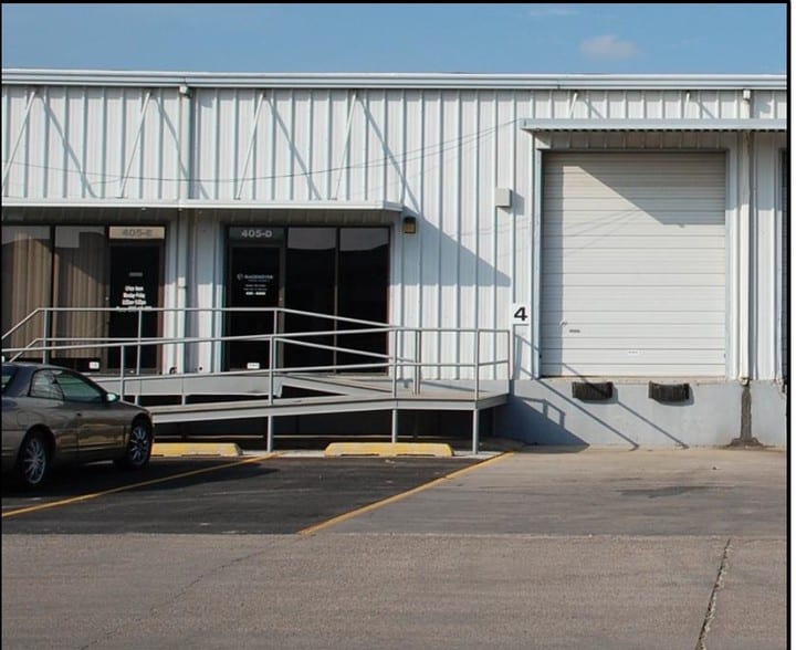Primary Photo Of 405 N T St, Harlingen Unknown For Lease