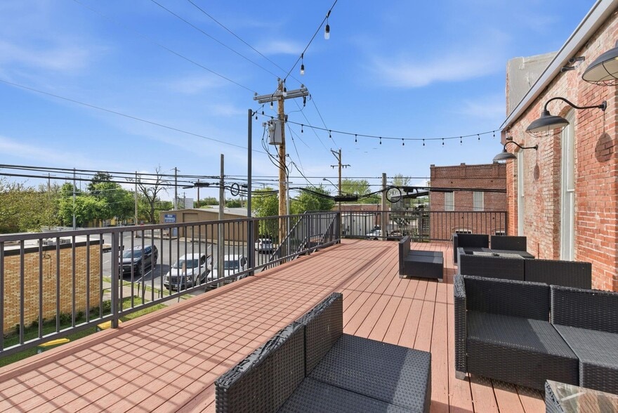More Photos Of 103 N Pecan St, Hico Hotel For Sale