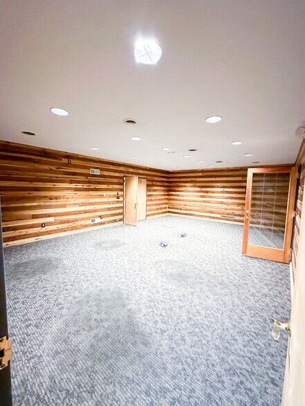 More Photos Of 8100 Ohio River Blvd, Emsworth Office For Lease