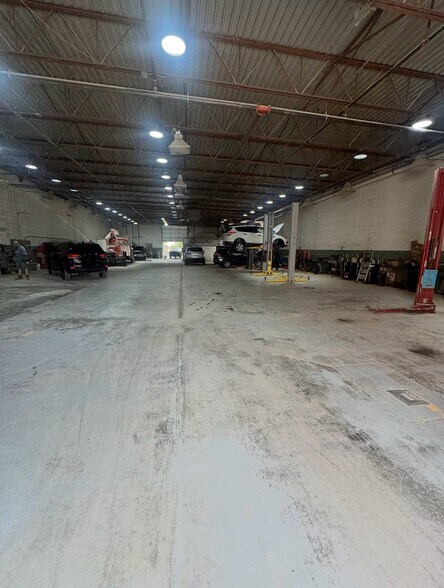 More Photos Of 8819 E 350 Hwy, Raytown Auto Dealership For Sale