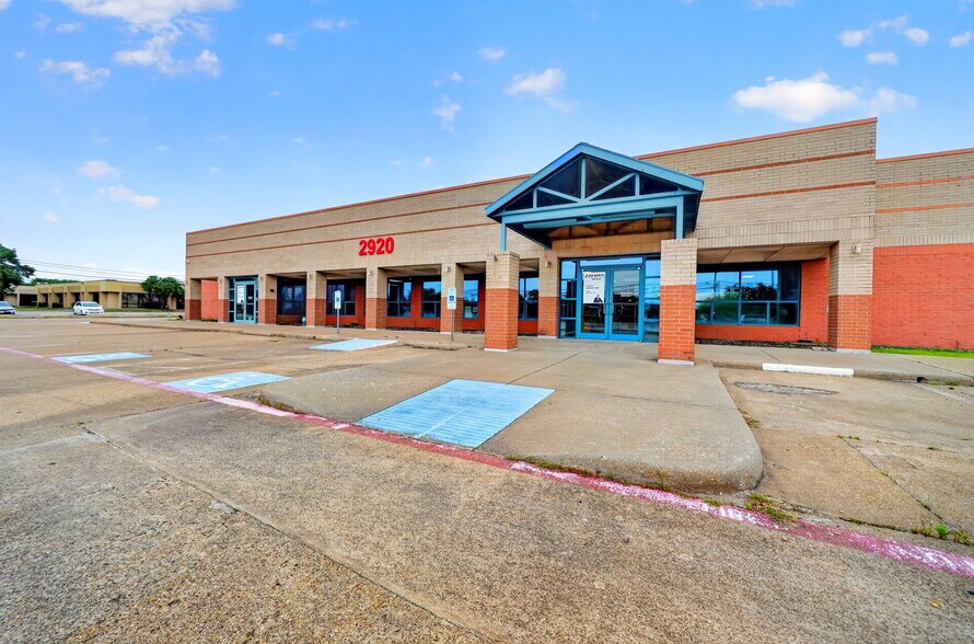 More Photos Of 2920 Motley Dr, Mesquite Medical For Lease