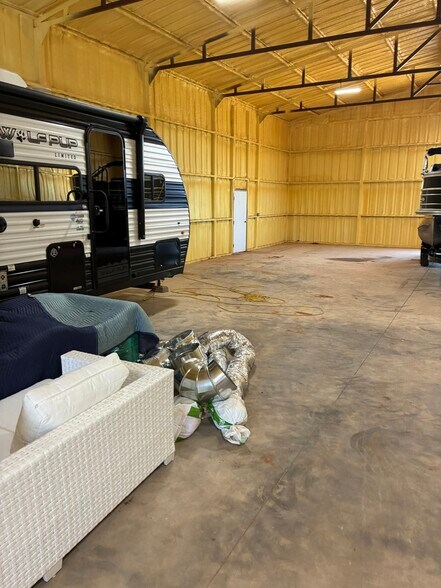More Photos Of 11671 Maui Ln, Edmond Industrial For Lease