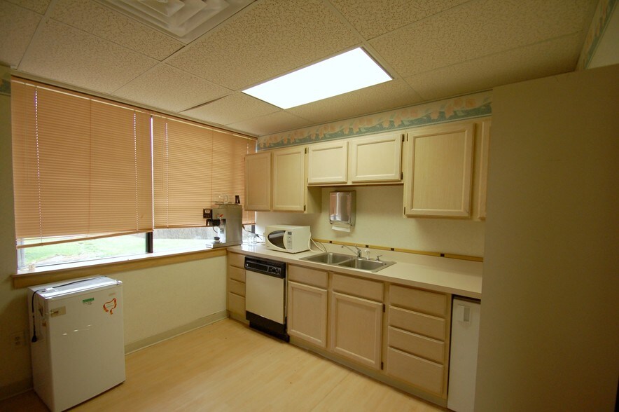 More Photos Of 8100 Ravines Edge Ct, Columbus Medical For Lease