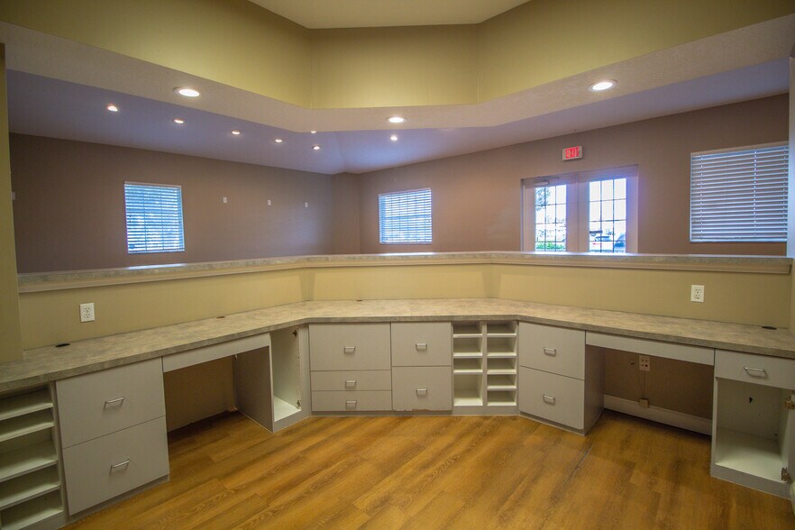 More Photos Of 970 Kings Hwy, Port Charlotte Office For Lease