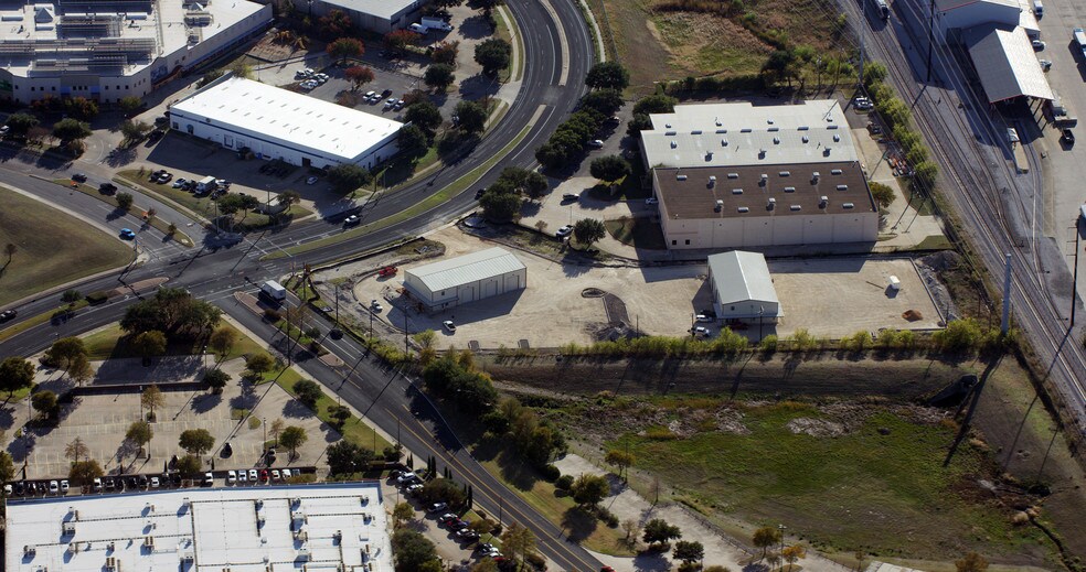 More Photos Of 9400 Metric Blvd, Austin Warehouse For Sale