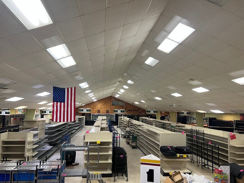 More Photos Of 990 N 4th St, Tomahawk Storefront For Lease