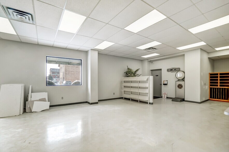 More Photos Of 413-419 N Main St, Findlay Showroom For Sale