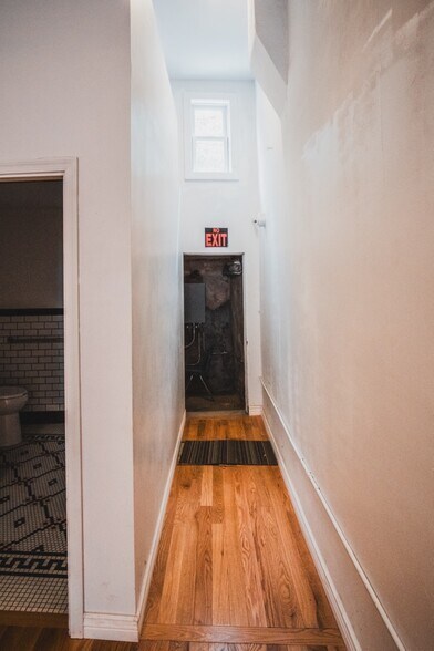 More Photos Of 32 Main St, Bisbee General Retail For Lease