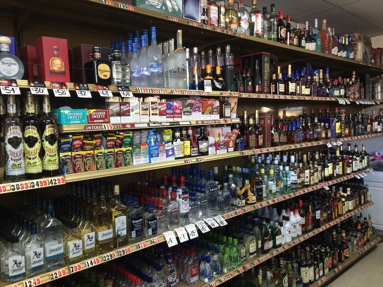 More Photos Of 606 E Alisal St, Salinas Convenience Store For Sale