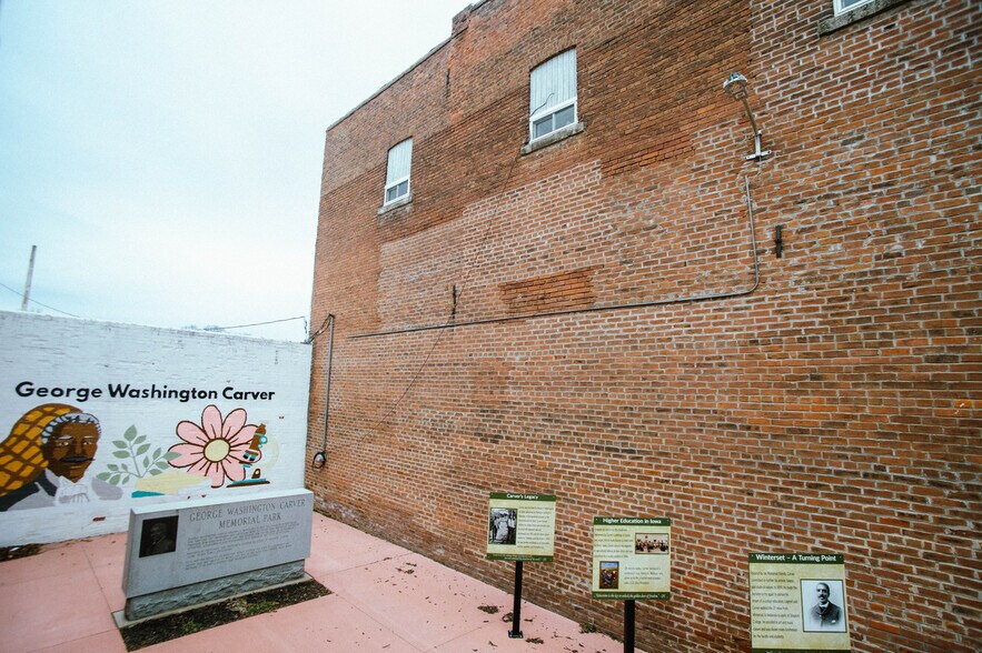 More Photos Of 112-116 E Court Ave, Winterset Storefront Retail Residential For Sale