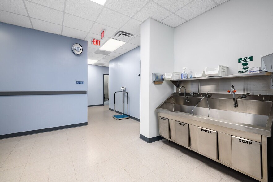 More Photos Of 1000 Crescent Green Dr, Cary Medical For Lease