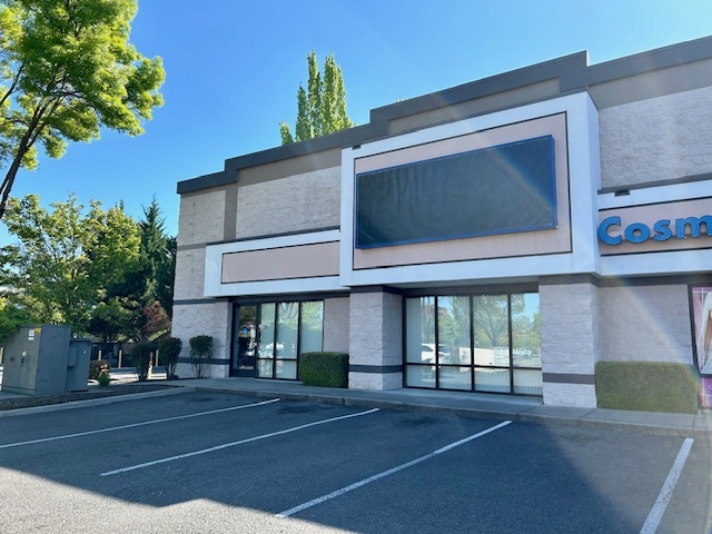 Primary Photo Of 1390 Biddle Rd, Medford General Retail For Lease