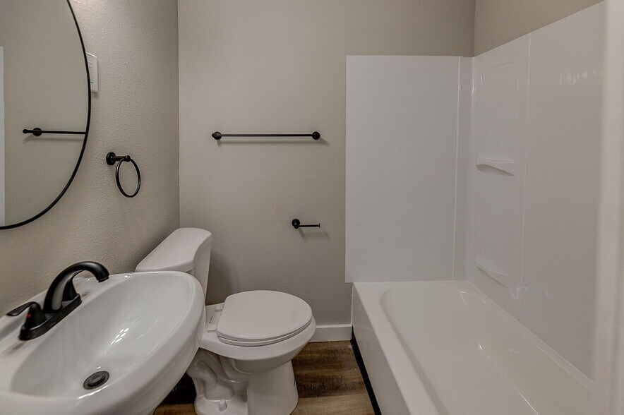 More Photos Of 302 N High St, Belleville Freestanding For Sale