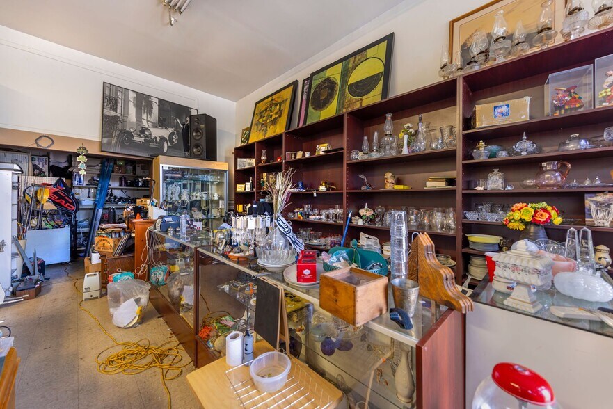 More Photos Of 690 N Ventura Ave, Oak View General Retail For Sale