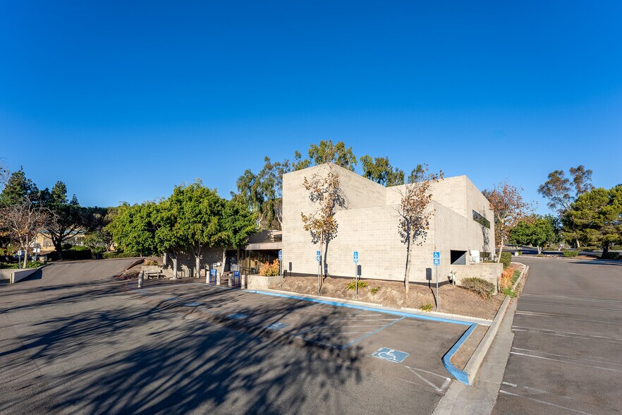 More Photos Of 145 Thunder Dr, Vista Medical For Sale