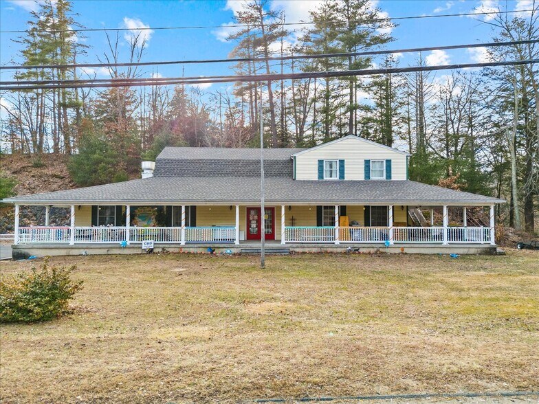 More Photos Of 335 Salmon Brook St, Granby Restaurant For Lease