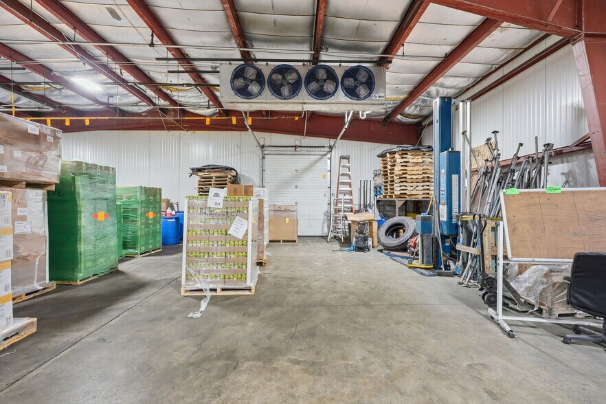 More Photos Of 8201 NE Hickory St, Minneapolis Truck Terminal For Sale