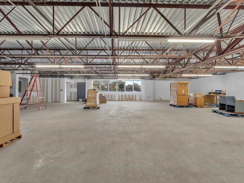 More Photos Of 10855 NW 27th St, Doral Warehouse For Lease