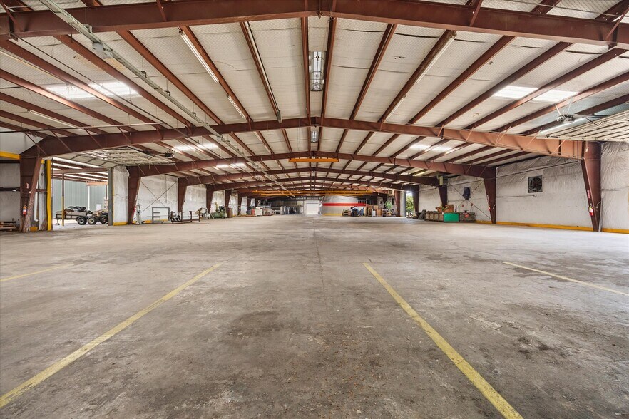 More Photos Of 905 E Broad St, Forney Manufacturing For Lease