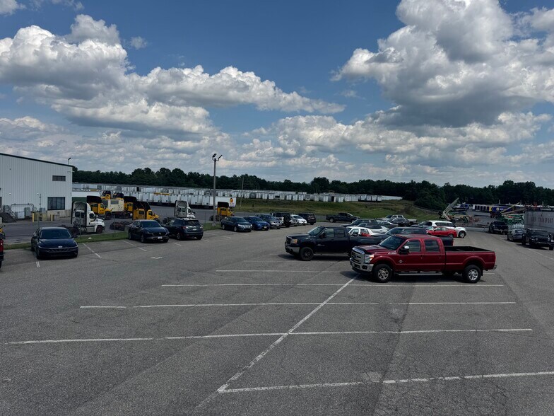 More Photos Of 14557 Industry Dr, Hagerstown Warehouse For Lease