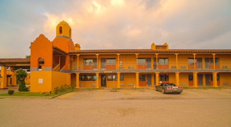More Photos Of 3334 S US Highway 77 Byp, Kingsville Hotel For Sale