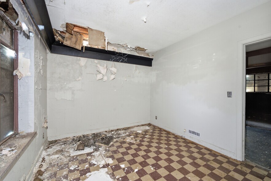 More Photos Of 2575 Cleveland Ave, Columbus Office For Sale