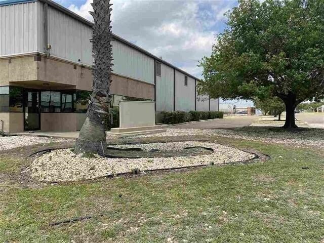 More Photos Of 14202 Atlanta Dr, Laredo Warehouse For Lease
