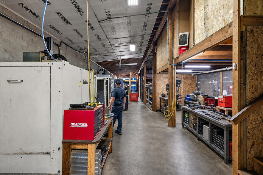 More Photos Of 2025 N Lapeer Rd, Lapeer Warehouse For Lease