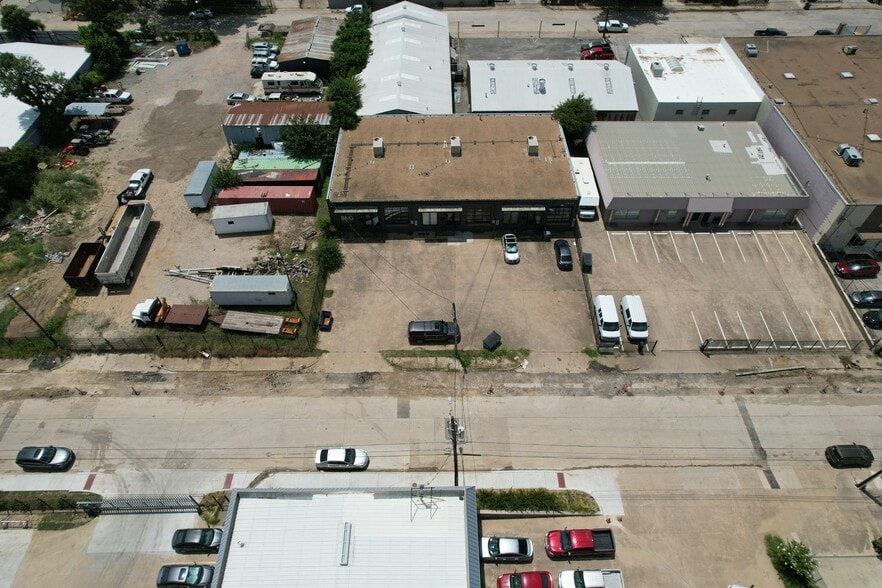 More Photos Of 4829 Gretna St, Dallas Industrial For Lease