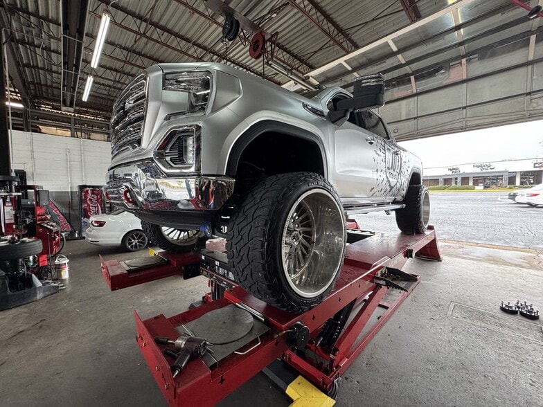 More Photos Of 3632 Satellite Blvd, Duluth Auto Repair For Sale